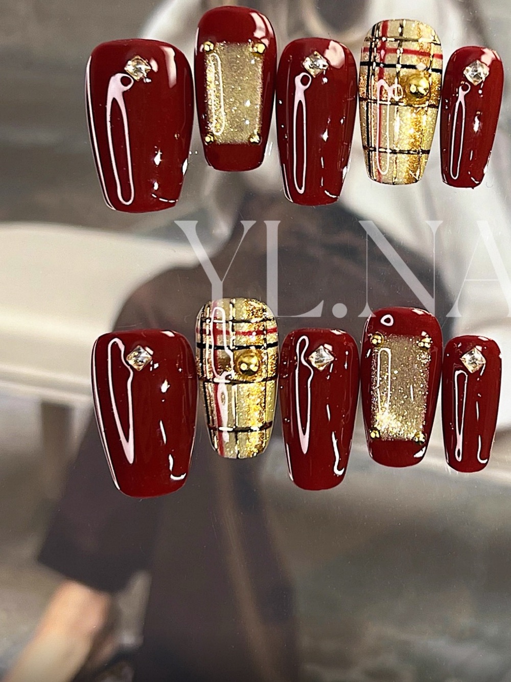 Glam Burgundy & Gold Press-On Nail Set - Elegant Women Makeup
